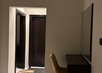استديو بسرير ماستر وجلسة مريحة 