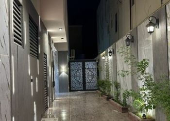 استديو بسرير ماستر وجلسة جانبية