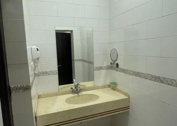شقة بغرفة معيشة وغرفة نوم 