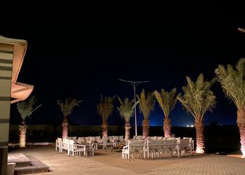 مزرعة بمناظر خلابة وجلسة خارجية 