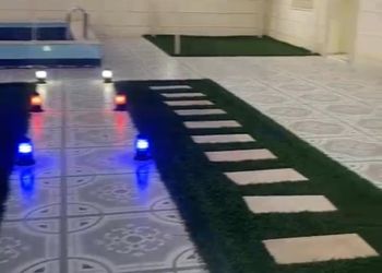شاليه بجلسة مطلة على المسبح 
