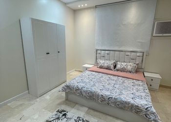 شقة بصالة وغرفتين نوم بدخول ذاتي