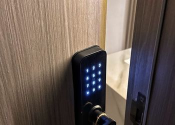 استديو بسرير ماستر وجلسة جانبية
