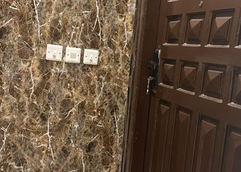 استديو بأسرة مفردة وأثاث مريح