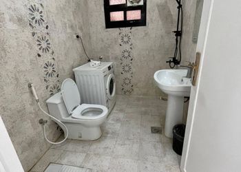 استديو بأثاث مريح وبسيط