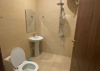 استديو بأثاث مريح وبسيط 