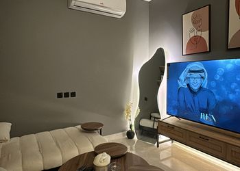 شقة بدخول ذاتي وتصميم هادئ
