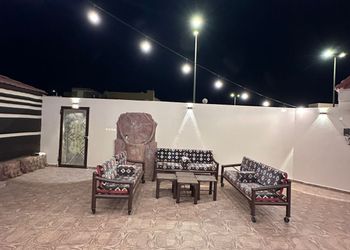 شاليه بجلسة خارجية ومسبح 