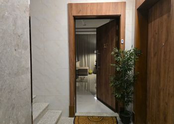 شقة بصالة هادئة ودخول ذاتي 
