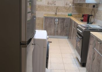دور أرضي بمجلس وغرفتين نوم 