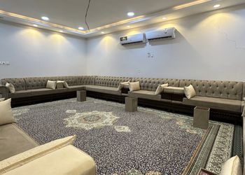 استراحة بمسطح اخضر وجلسه خارجيه