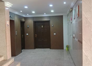 شقة بغرفة جلوس وغرفتين نوم 