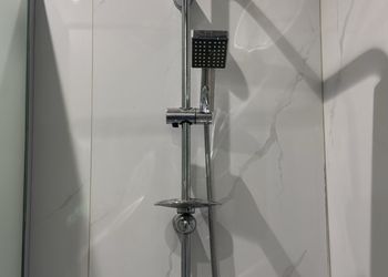 استديو بسرير ماستر وأثاث مريح 