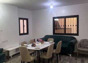 فيلا ببلكونه مطلة على الجبل