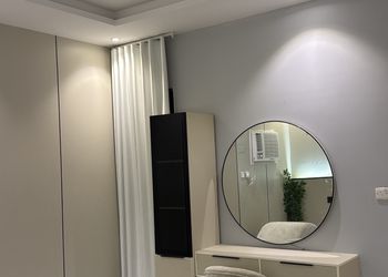 استديو بأثاث مريح وبسيط 