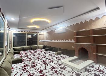 مزرعة بمسطح اخضر وجلسة خارجية 