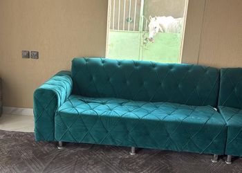 مزرعة بمسطح اخضر ومجلس