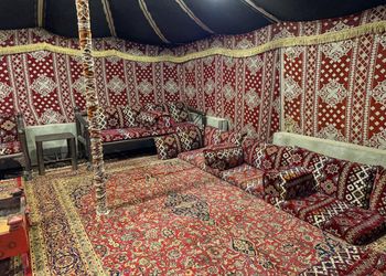 مخيم ببيت شعر وجلسة خارجية 