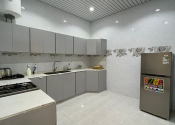 استراحة بمسطح اخضر ومجالس