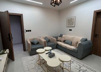 شقة بغرفة معيشة وغرفة نوم 