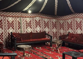 مخيم بركن شواء وملعب كرة طائرة