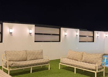 شاليه بصالة مطلة على المسبح 