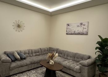 شقة بصالة انيقة ودخول ذاتي