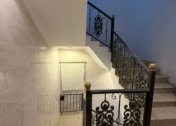 استراحة بمجالس واسعة وفناء خارجي