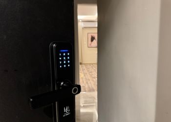 استديو بسرير ماستر وجلسة جانبية 