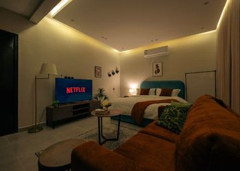 استديو بسرير ماستر وأثاث مريح 