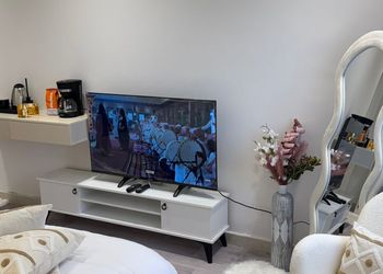 استديو بسرير ماستر وجلسة جانبية