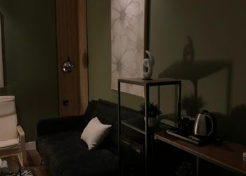 استديو بسرير ماستر وجلسة جانبية