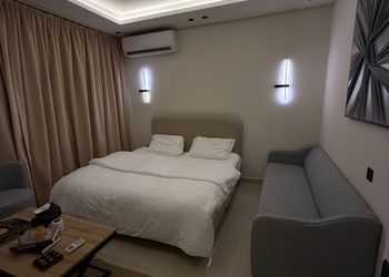 استوديو بدخول ذاتي 