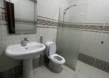شقة بصالة انيقة وغرفتين نوم