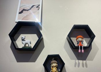 استديو بأثاث مريح وبسيط 
