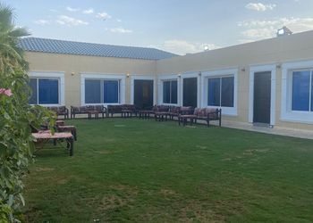 شاليه بمسطح اخضر