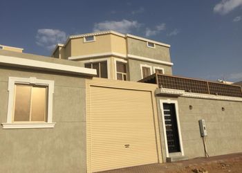 شاليه بمسبح ومسطح اخضر