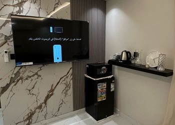 شقة بغرفة معيشة وغرفة نوم 