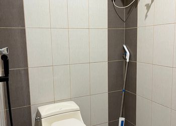 استديو بسرير مريح وتصميم هادئ 