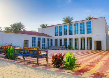 مزرعة بمناظر خلابة وجلسة خارجية 
