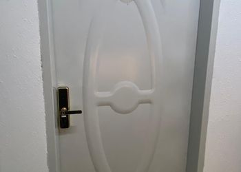شقة بغرفة معيشة وغرفة نوم 