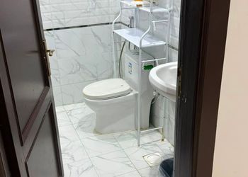 استديو بسرير ماستر وأثاث مريح 