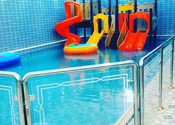 شاليه بألعاب أطفال مائية و مسبح