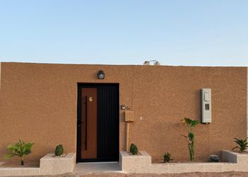 شاليه بغرفة نوم وجاكوزي واطلاله 