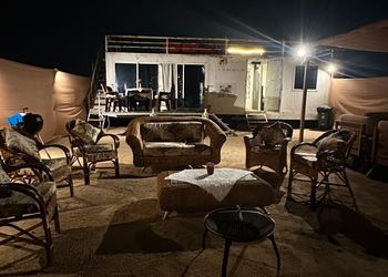 كرفان مع اطلالة على البحر