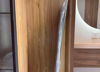 شقة بغرفة معيشة وغرفتين نوم 