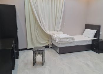 شاليه بجلسة خارجية وألعاب أطفال