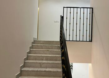 شاليه بمجلس وفناء خارجي