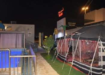 شالية بمجلس ومسبح خارجي 