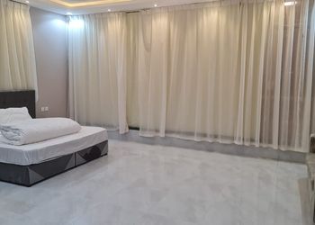 شاليه بجلسة خارجية وألعاب أطفال